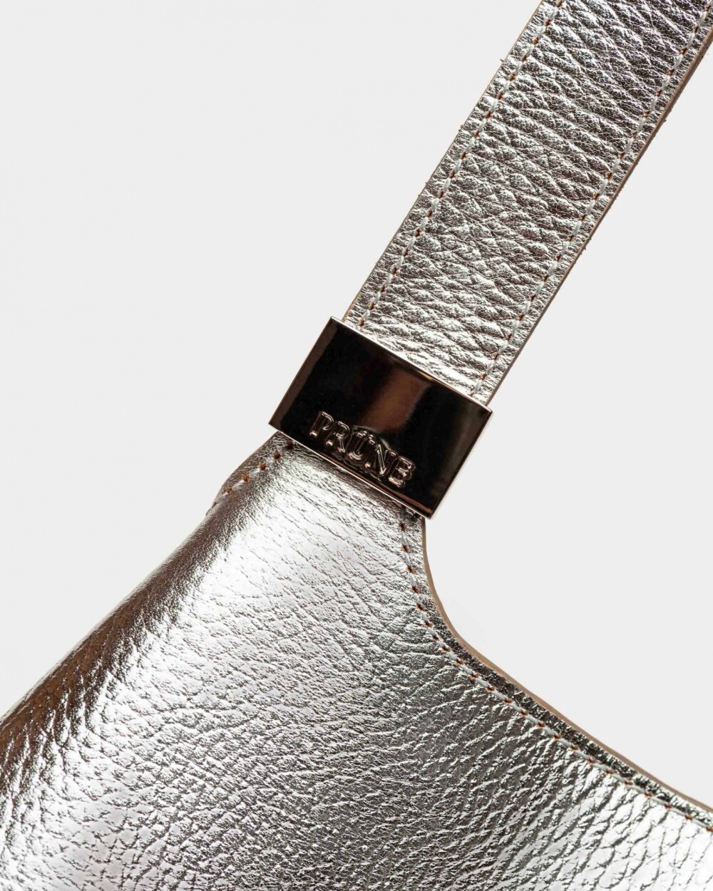 Bolso Eterial en cuero graneado metalizado Plata