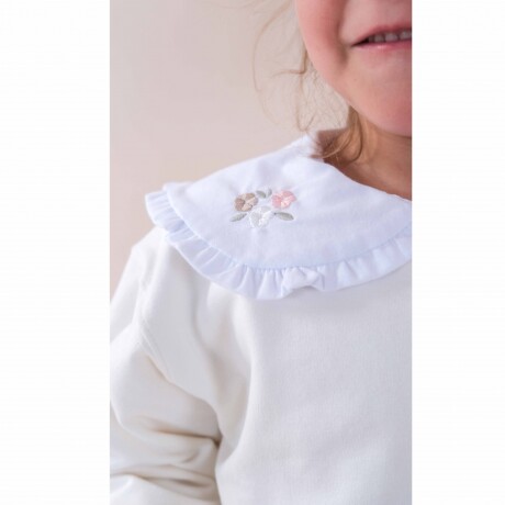 Remera Blanca Doblo Cuello Bordado Remera Blanca Doblo Cuello Bordado