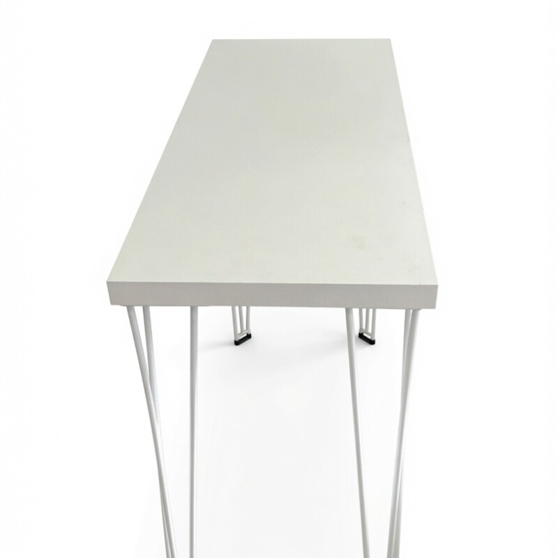 Aparador blanco con patas en metal - PRODUCTO CON DETALLES Aparador blanco con patas en metal - PRODUCTO CON DETALLES
