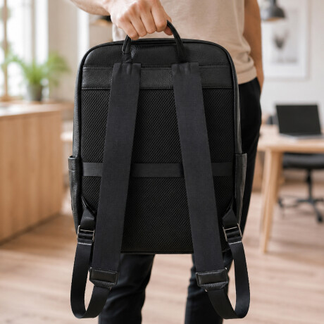 Mochila con bolsillo exterior de cuero Negro
