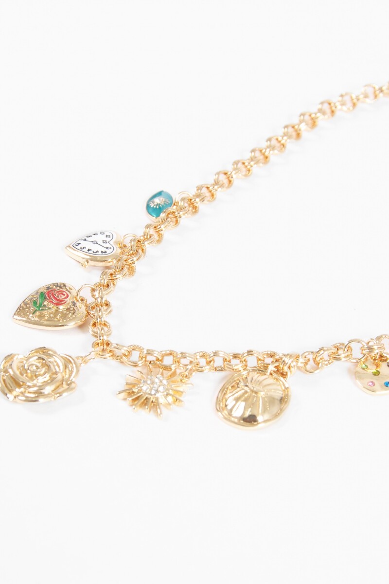 Collar cadena múltiples dijes dorado