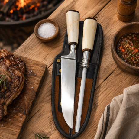 Set de Asado Artesanal - Cuchillo y Chaira Parrillero con Estuche de Cuero Hueso o Guampa N°6 Set de Asado Artesanal - Cuchillo y Chaira Parrillero con Estuche de Cuero Hueso o Guampa N°6