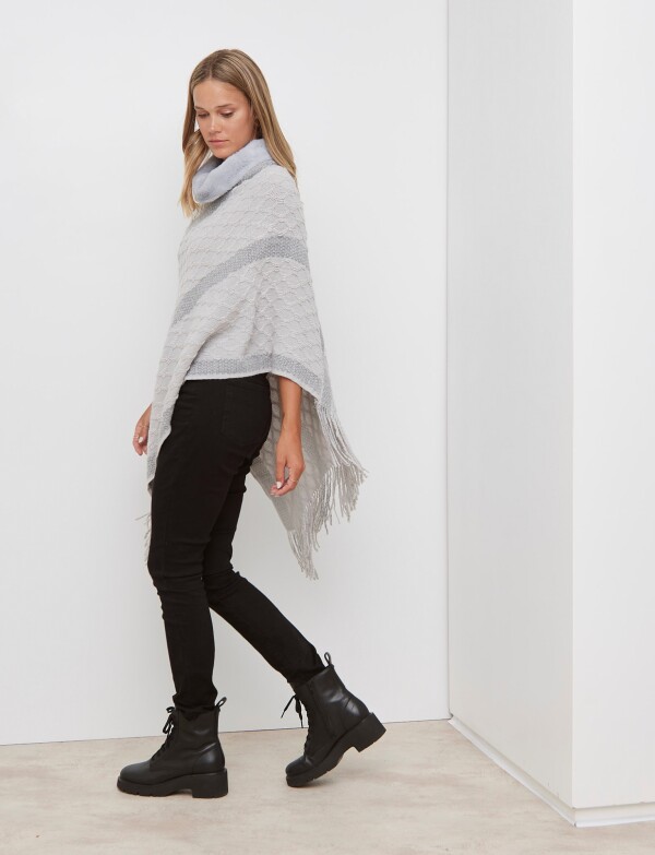 Poncho Detalle Piel GRIS