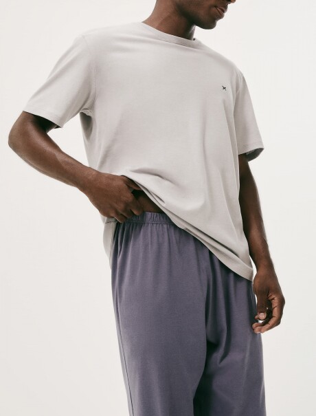 PIJAMA LARGA CON BORDADO BEIGE