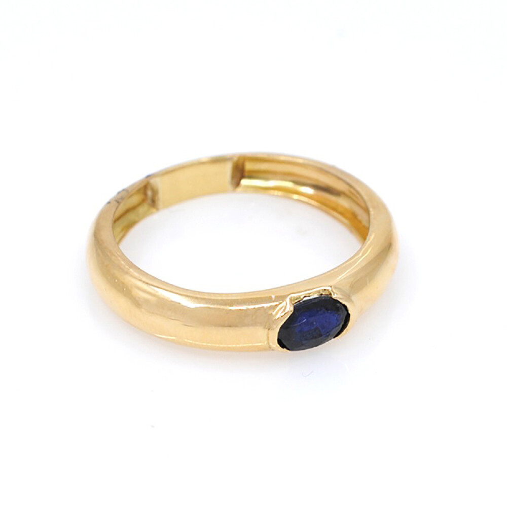 Anillo en oro 18k amarillo y zafiro oval Anillo en oro 18k amarillo y zafiro oval