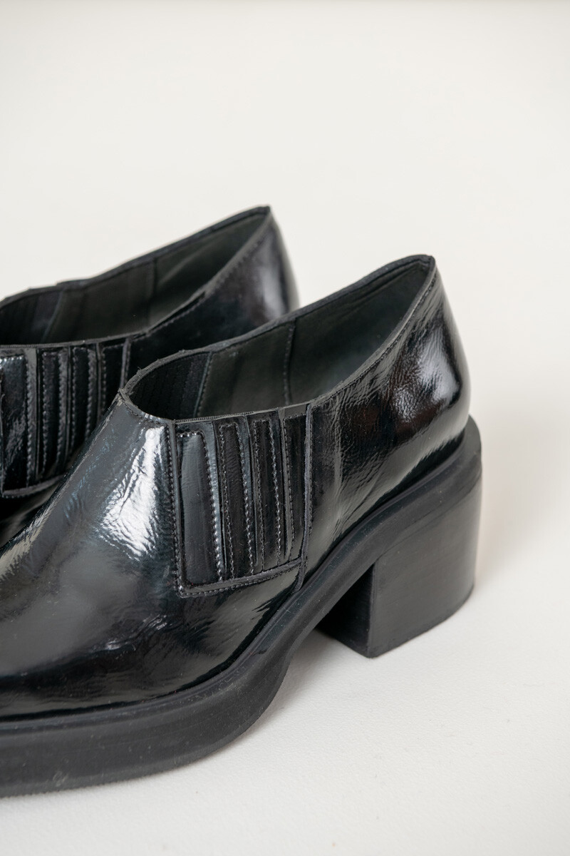 Botin ana Negro charol