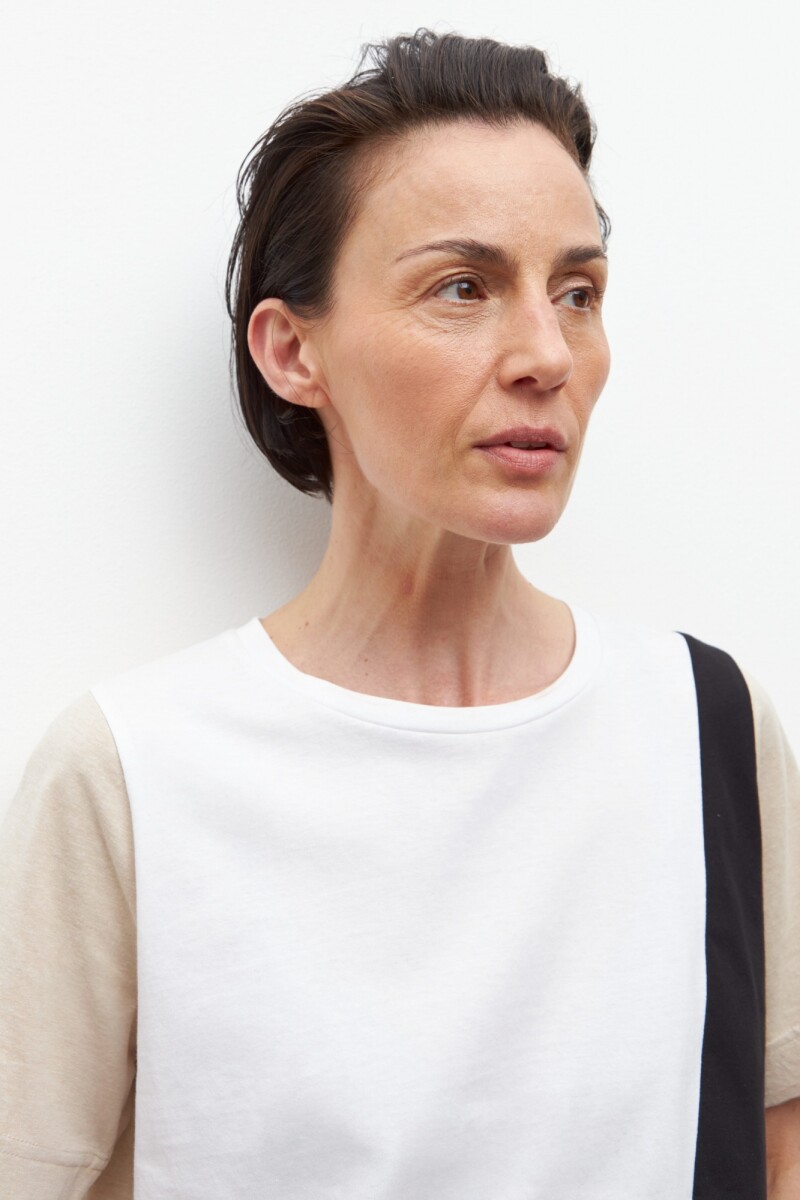 Remera color block crudo