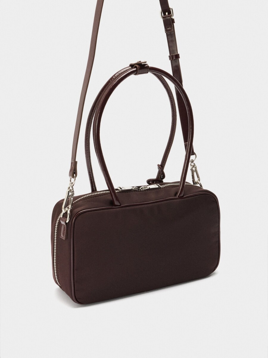 Bolso Bowling De Nylon Con Colgante marron
