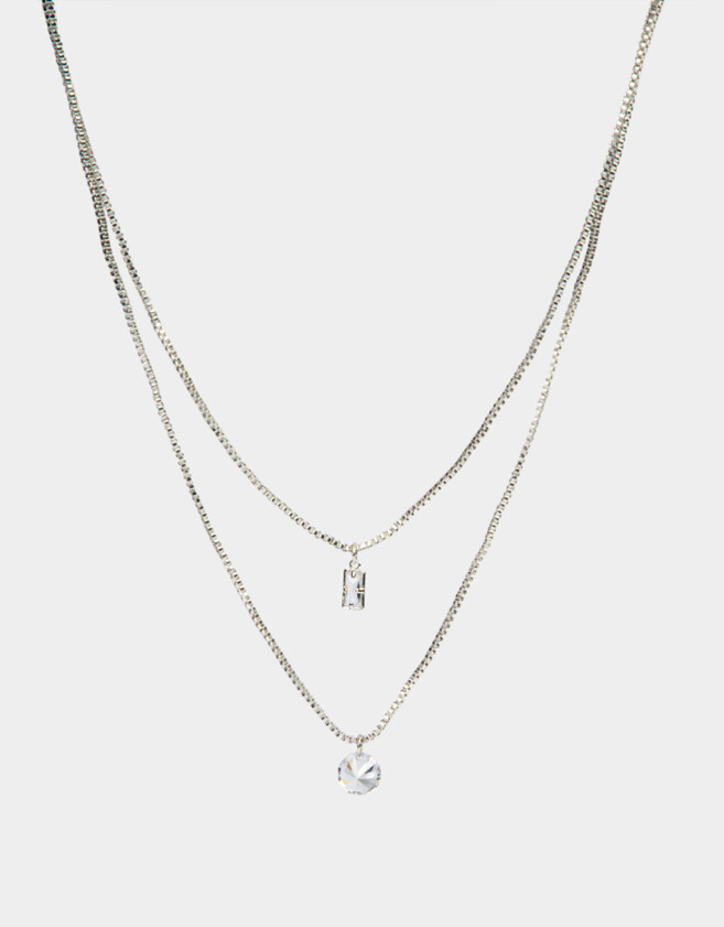 Cadena Corta con Dije Bañada en Plata Cadena Corta Con Dije Bañada En Plata - Plateado