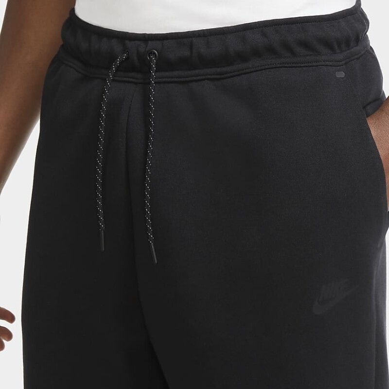 SHORT NIKE TECH FLEECE SHORT NIKE TECH FLEECE