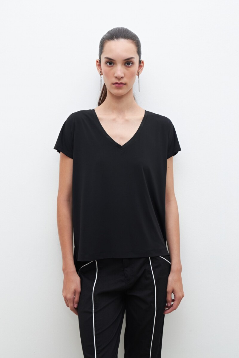 Blusa escote en V negro