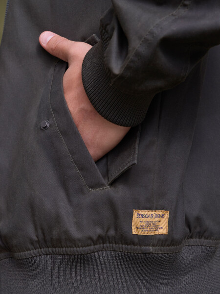 OUTWEAR TAURUS VERDE OSCURO