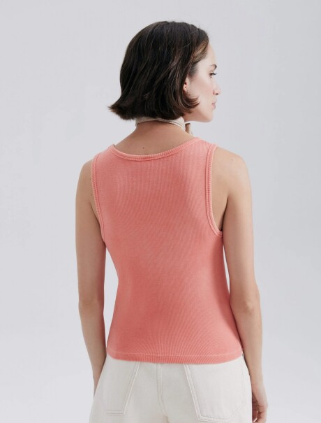 MUSCULOSA BÁSICA EN TELA ACANALADA ROSA