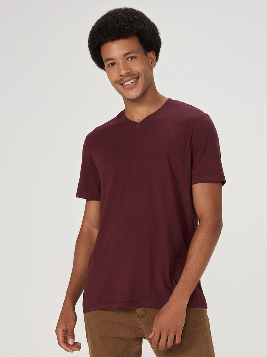 CAMISETA BÁSICA WORLD CUELLO EN V - ROJO 