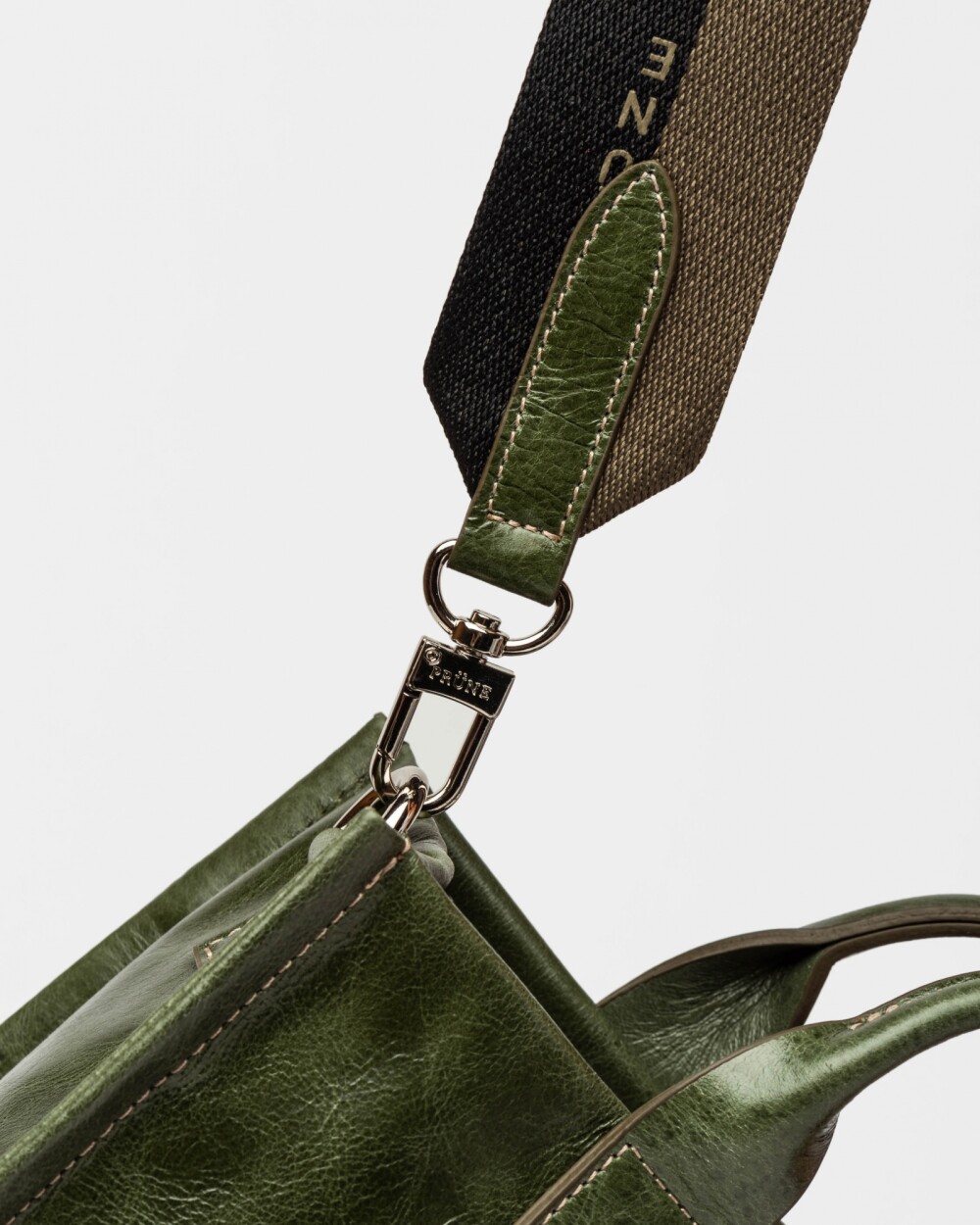 Cartera de Mano Capri En Cuero Liso Verde