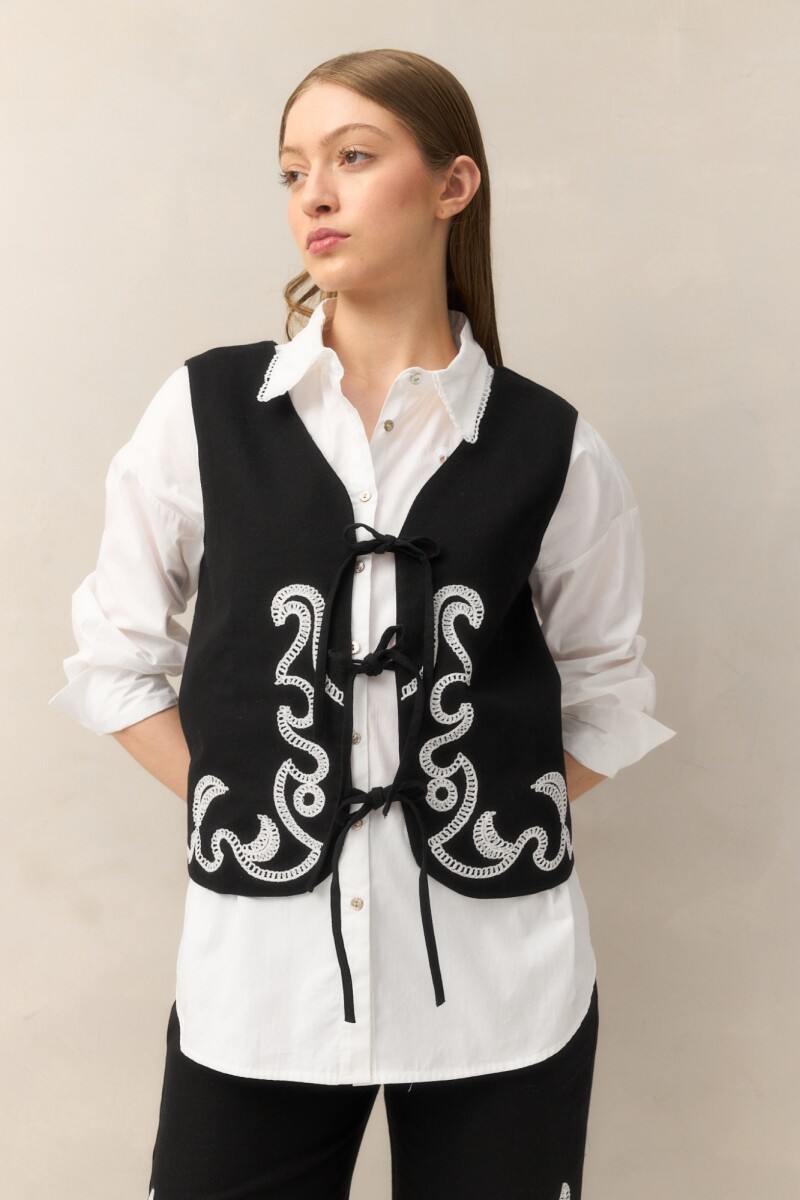 CHALECO BORDADITO Negro