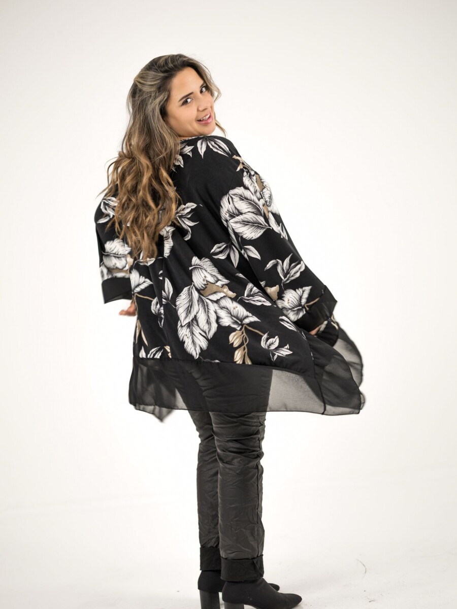 Blusa over size de viscosa elastizada, de base negra. Visón