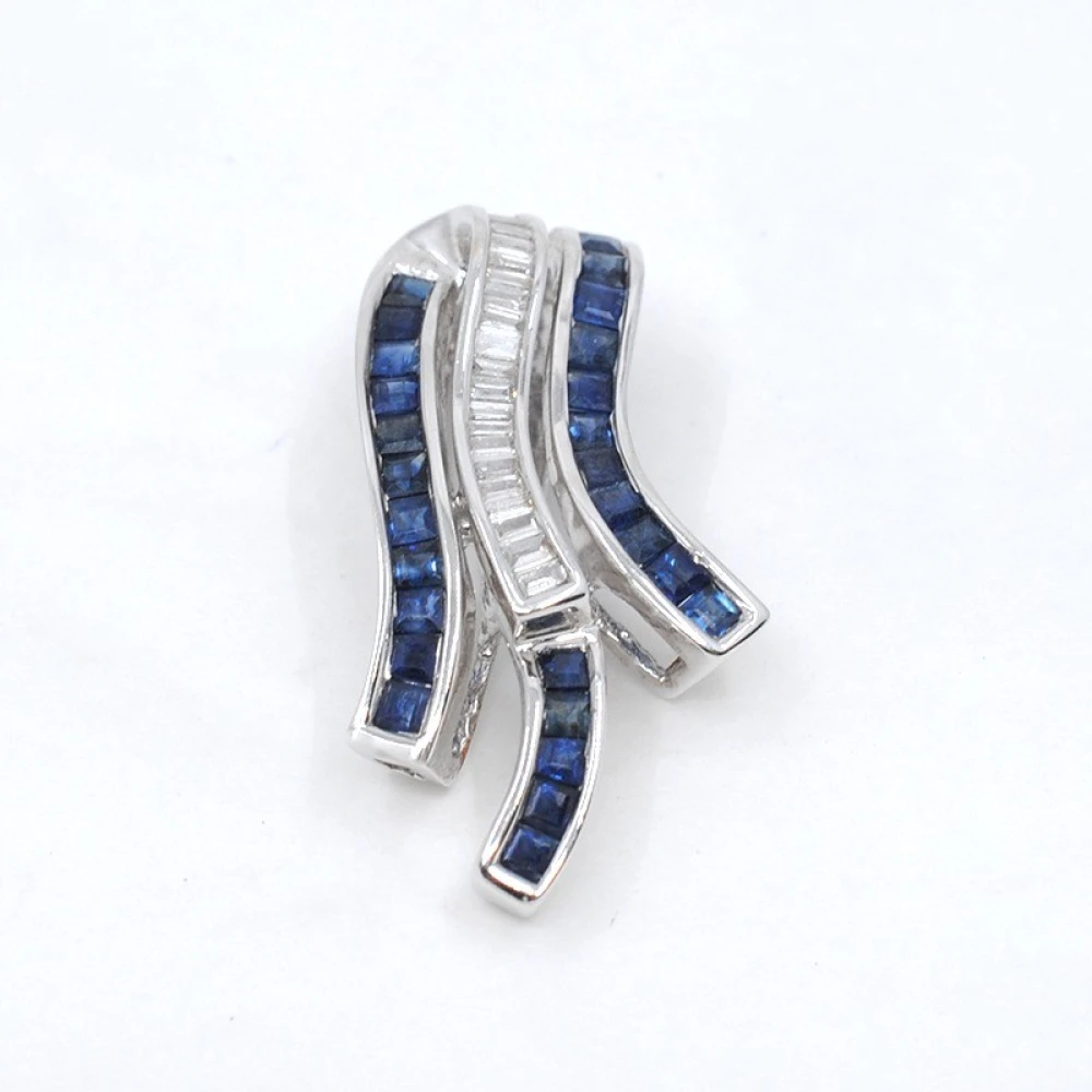 Colgante En Oro Blanco 18K, Zafiros Y Brillantes Colgante En Oro Blanco 18K, Zafiros Y Brillantes
