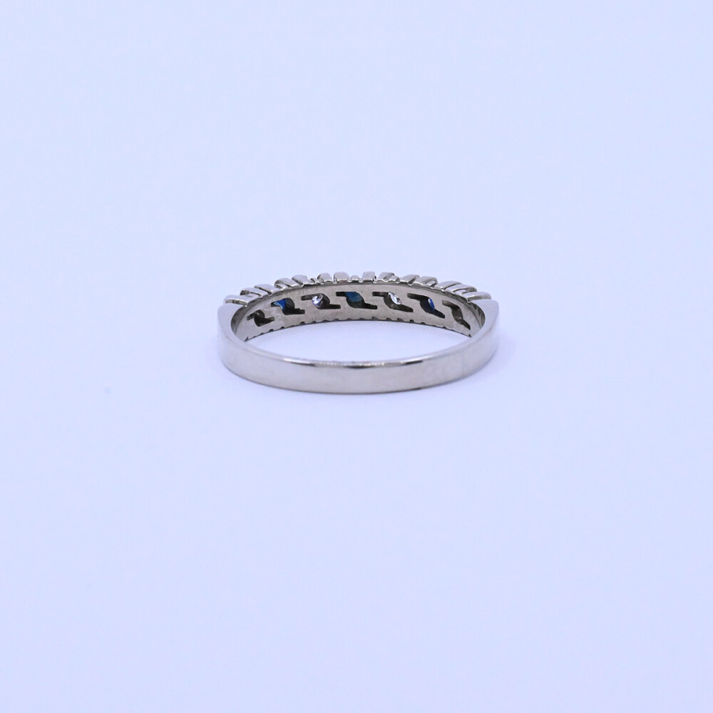 Anillo medio sin fin oro 18k blanco brillantes y zafiros. Anillo medio sin fin oro 18k blanco brillantes y zafiros.