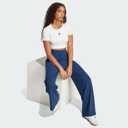 Remera Adidas Ess Rib - Blanca Remera Adidas Ess Rib - Blanca