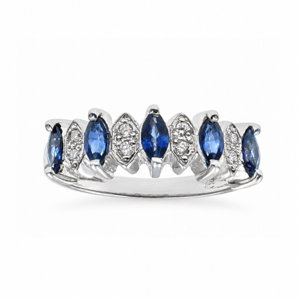 Anillo Marquise en Oro Blanco 18k con Brillantes y Zafiros Azules Anillo Marquise en Oro Blanco 18k con Brillantes y Zafiros Azules