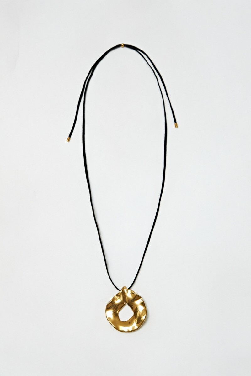 Collar con cordón y dije orgánico acero dorado