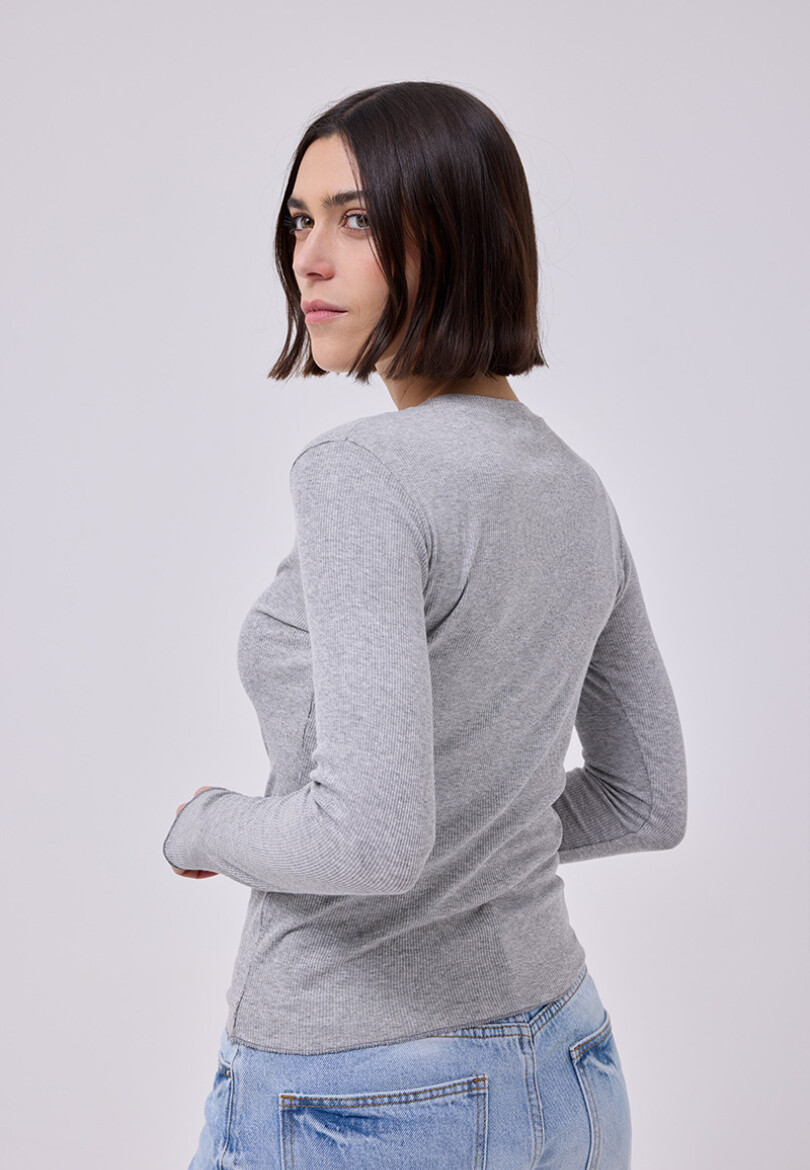 Remera Lila Gris
