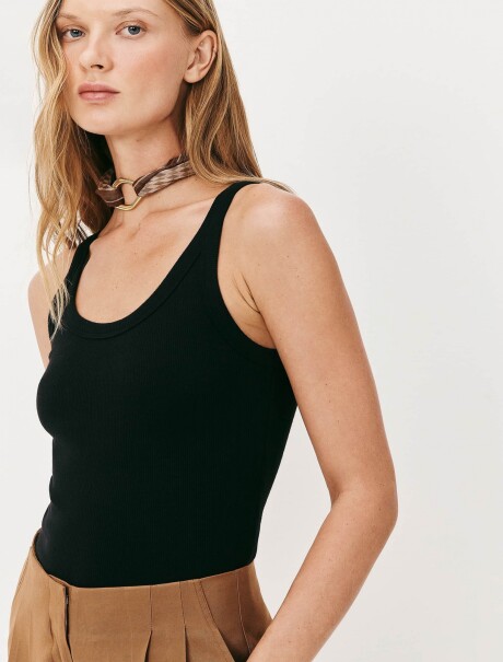 MUSCULOSA BÁSICA EN TELA ACANALADA NEGRO