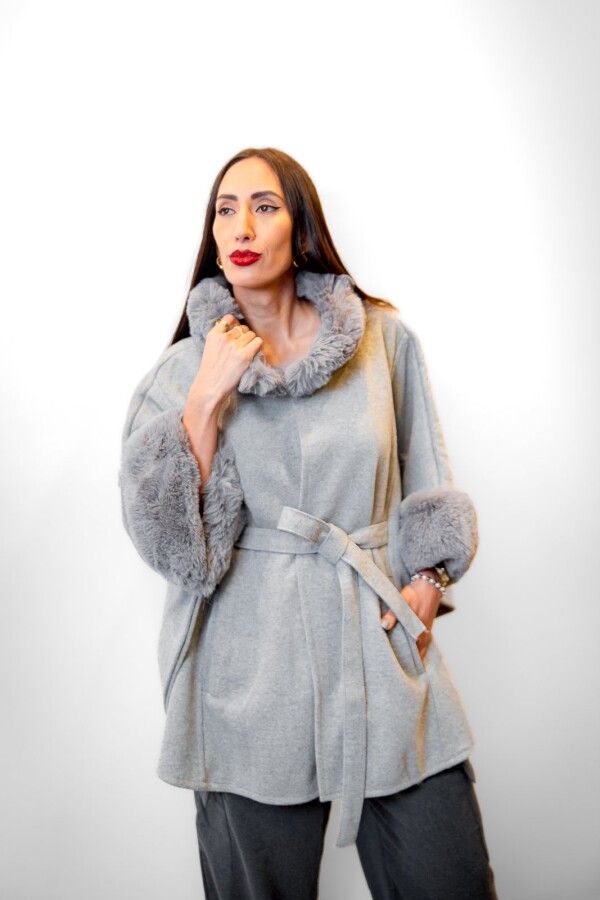 PONCHO LISO C/LAZO GRIS