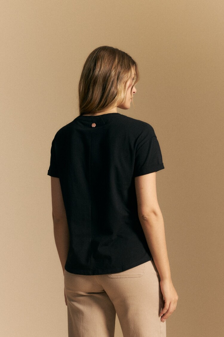 REMERA FLORALIA Negro