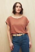 REMERA MANUEL Almendra