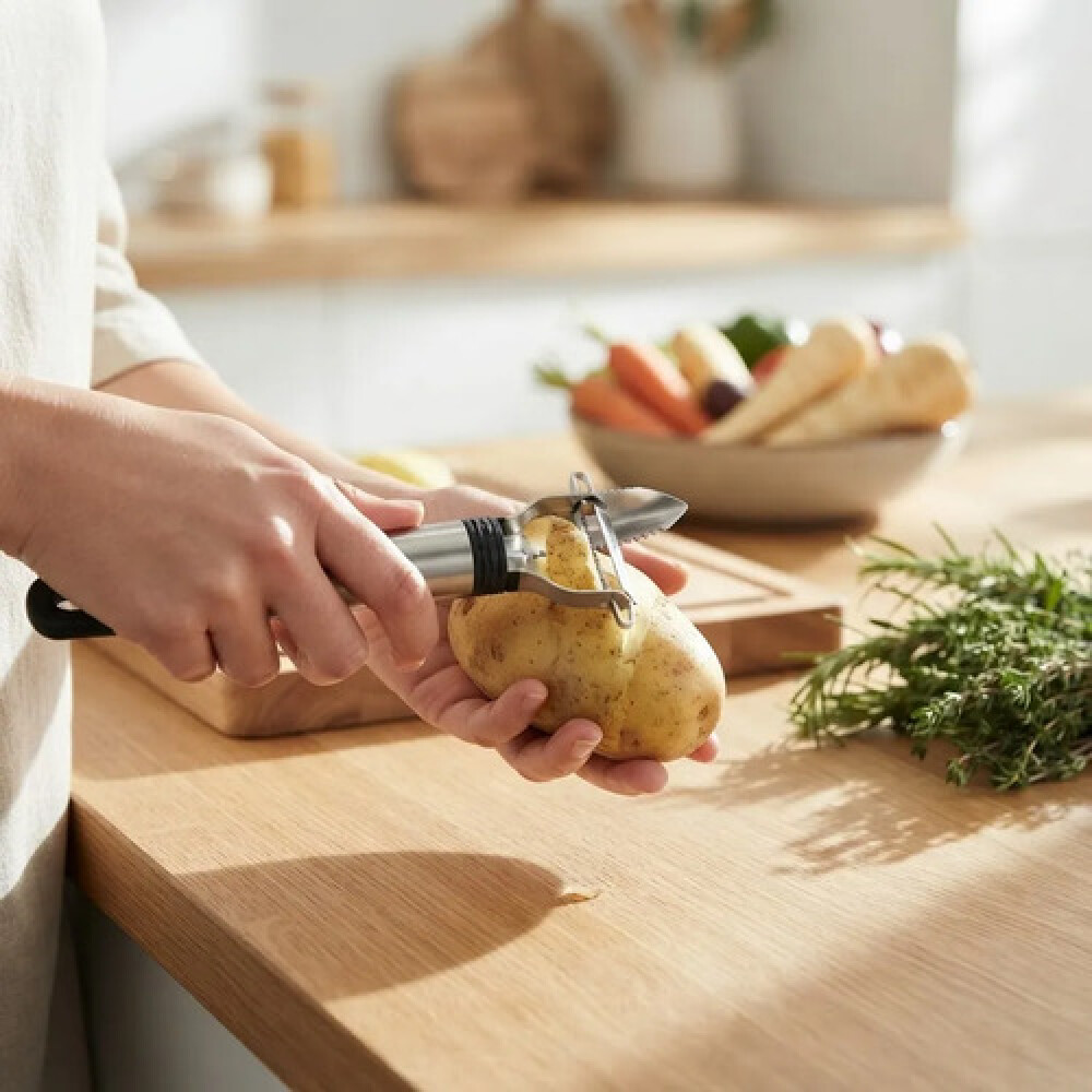 Pelador acero inox con mango negro Pelador acero inox con mango negro
