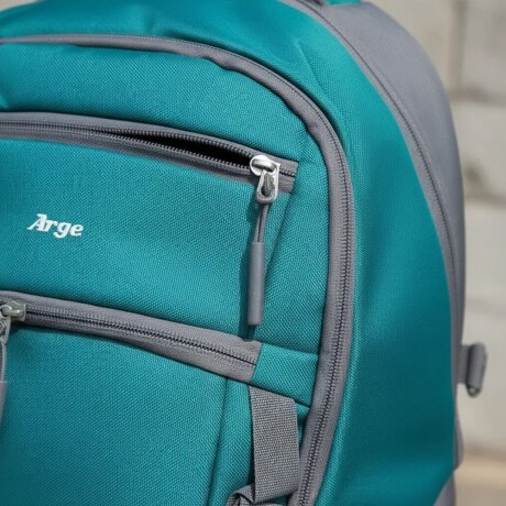 Mochila Arye Colonia 35 Litros con Portanotebook Verde