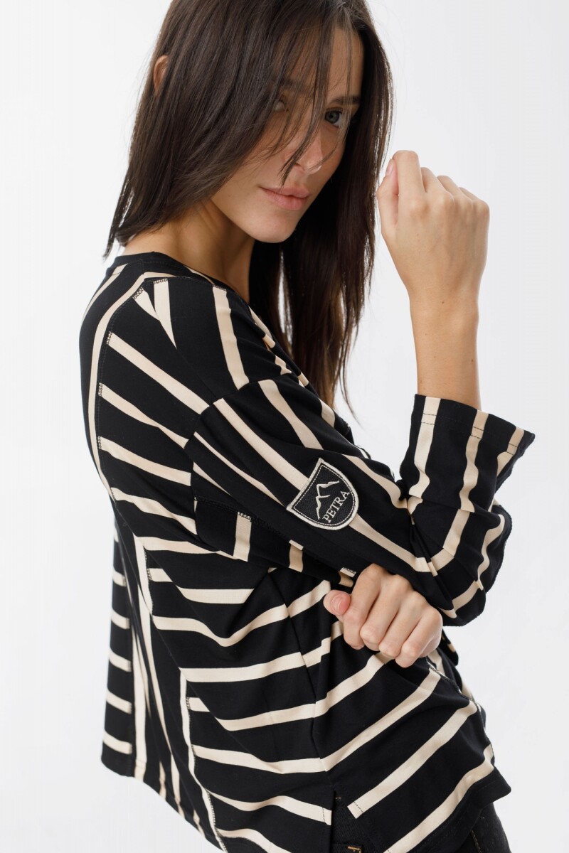 Remera Viento Raya Negra