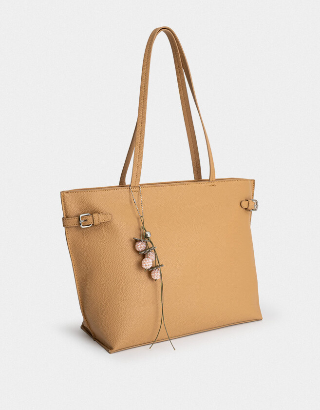 Shopper Cartera Shopper Con Charm - Marron Camel