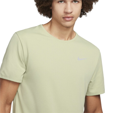 REMERA NIKE MILER Beige