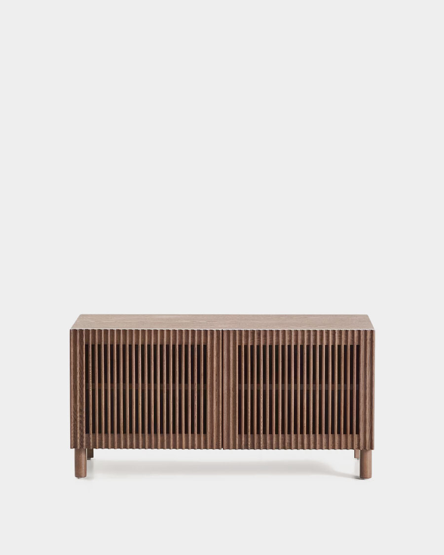 Zapatero Beyla 2 puertas de chapa y madera maciza de fresno con acabado tono nogal 98,5 cm Zapatero Beyla 2 puertas de chapa y madera maciza de fresno con acabado tono nogal 98,5 cm