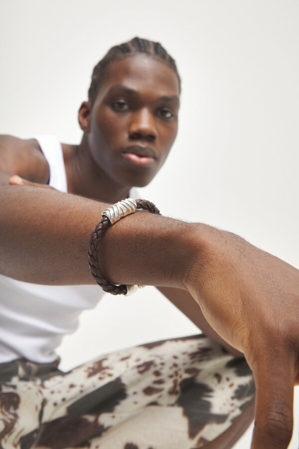 PULSERA DE CUERO ALEACIÓN DE METALES BAÑADA EN PLATA DE LEY Pulsera