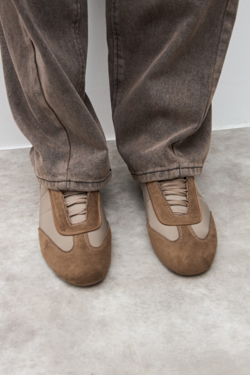 Zapatilla combinada verde oliva