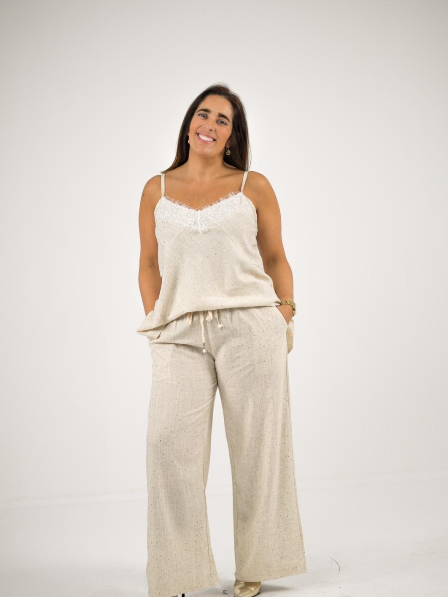 Musculosa 100% lino con dorado y broderie Musculosa 100% lino con dorado y broderie
