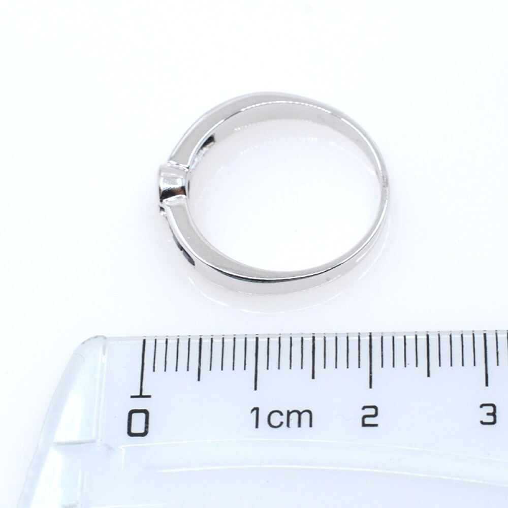 Anillo en oro 18k blanco , brillante y zafiros. Anillo en oro 18k blanco , brillante y zafiros.
