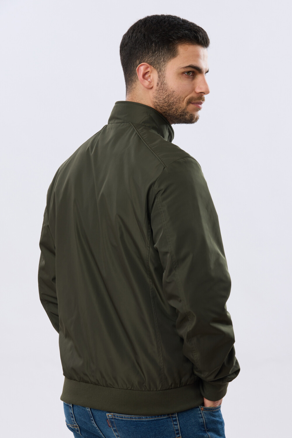 CAMPERA LIVIANA DE NYLON Verde