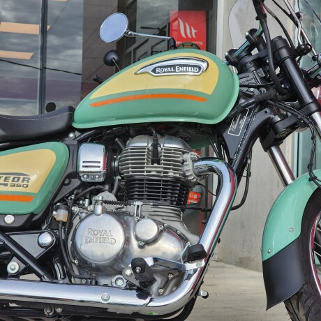 Royal Enfield Meteor 350 Aurora Green