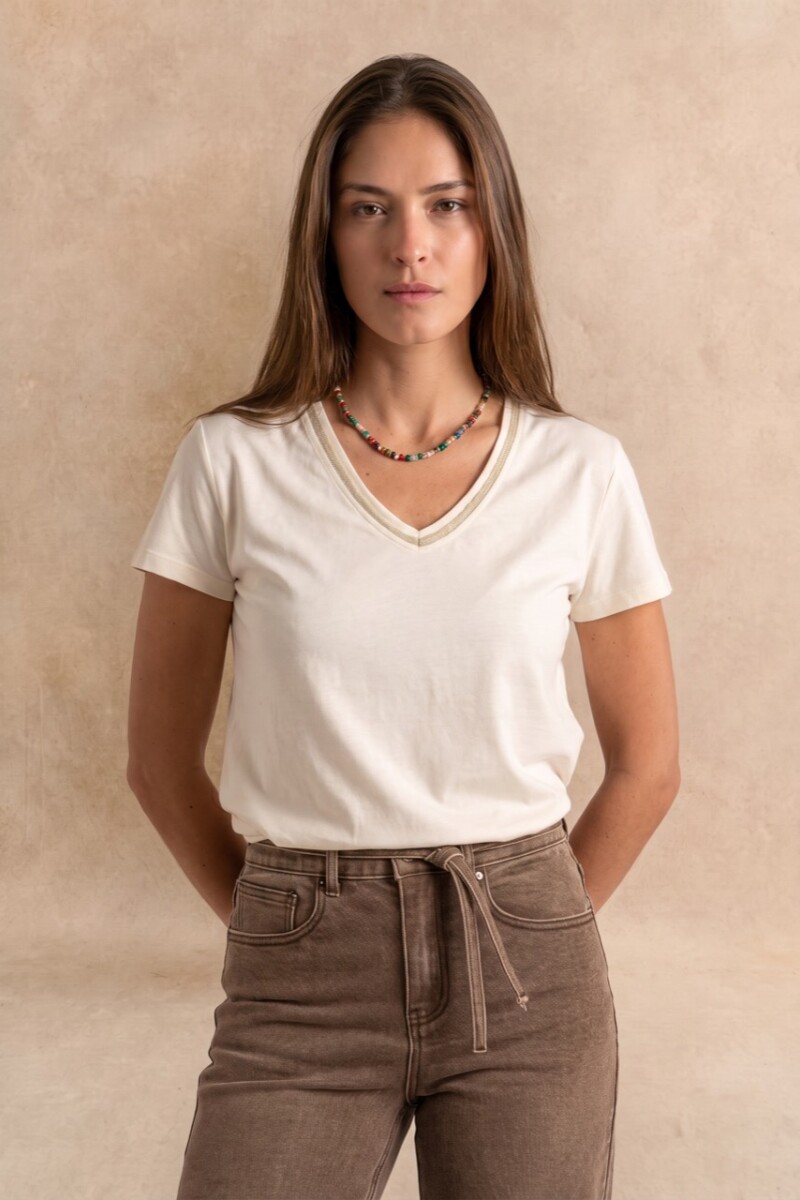 Remera Escote V Algodón Nácar