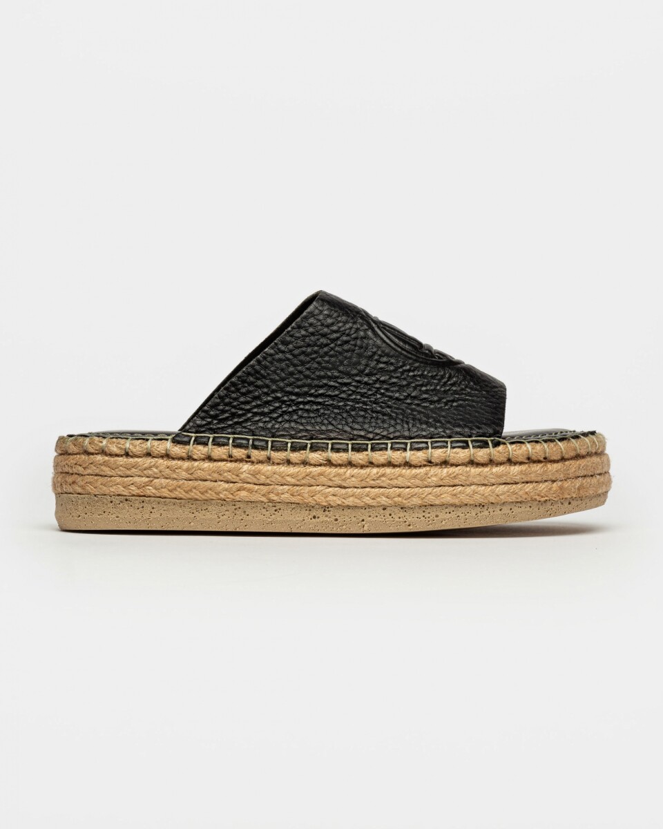 Sandalia Media Camille En Cuero Graneado - Negro 