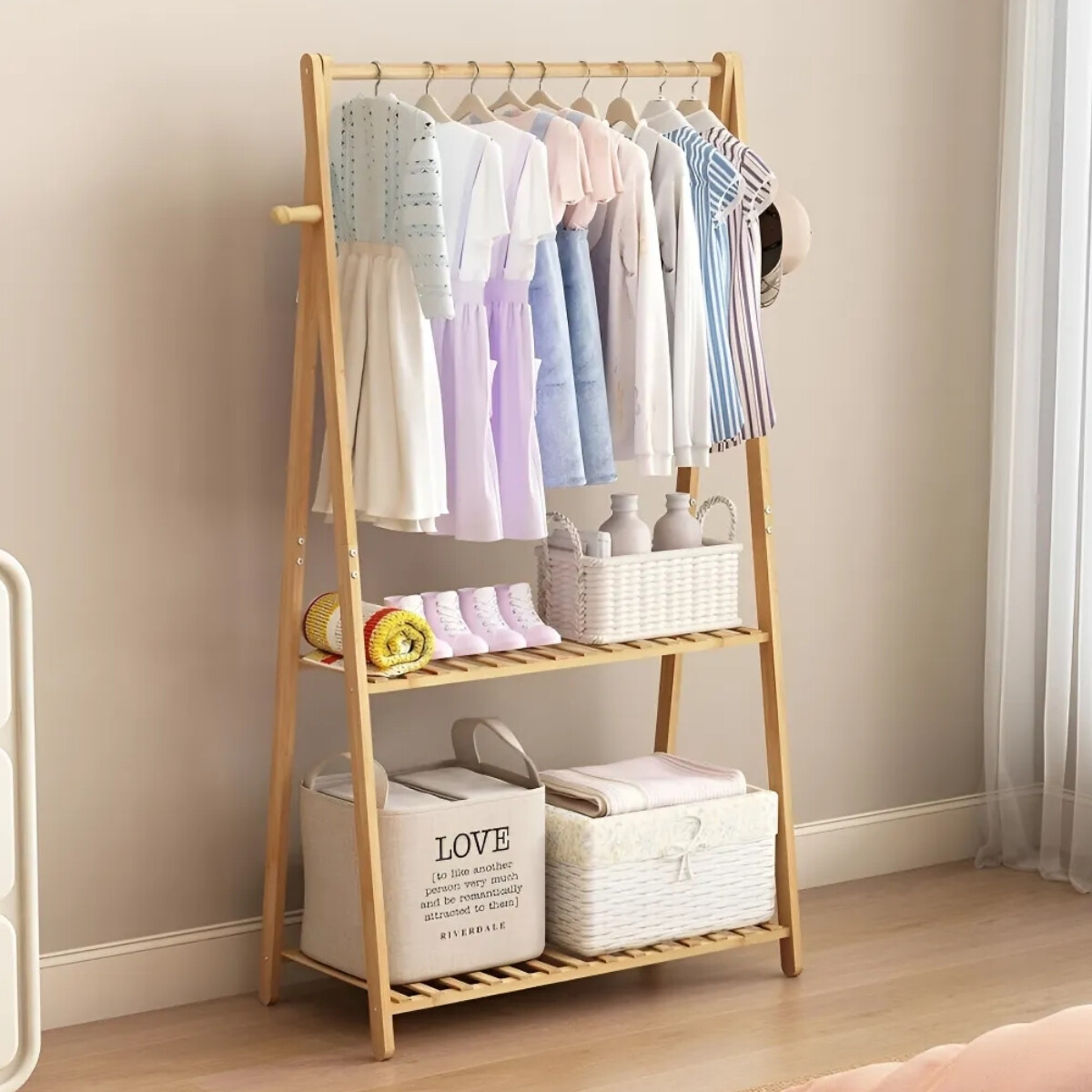 Perchero organizador con estantes de madera - MADERA 