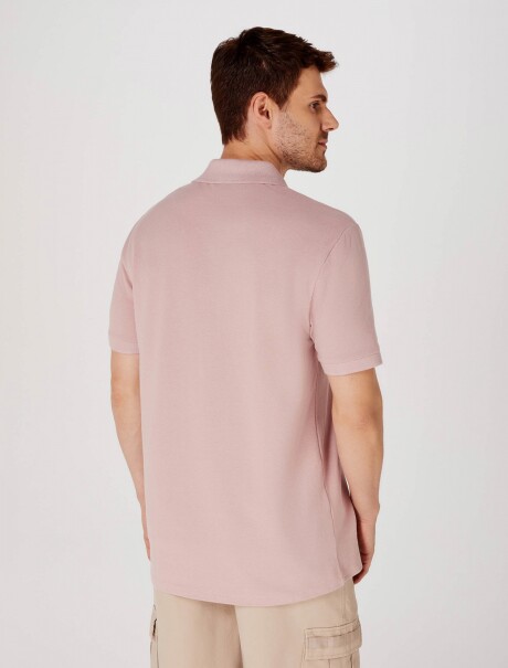 CAMISETA BÁSICA CON CUELLO ROSA