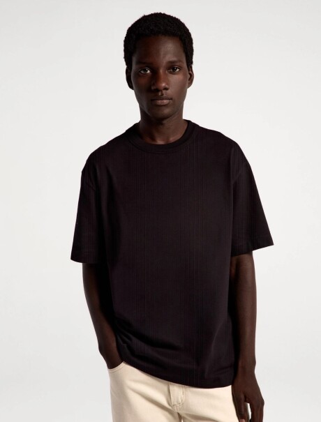 CAMISETA TEXTURIZADA EN TEJIDO DE PUNTO NEGRO