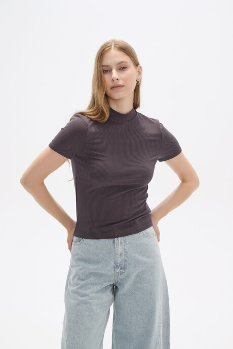 Remera Daly Gris Oscuro