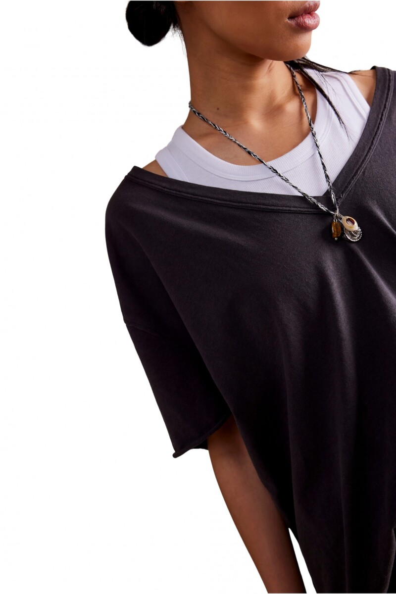 Camiseta Nina V Negro